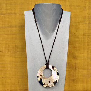 NATURAL SEA SHELL AND LEATHER CORD NECKLACE IMPORTED NECKLACES ZENZOEY JEWELRY & ACCESSORIES 
