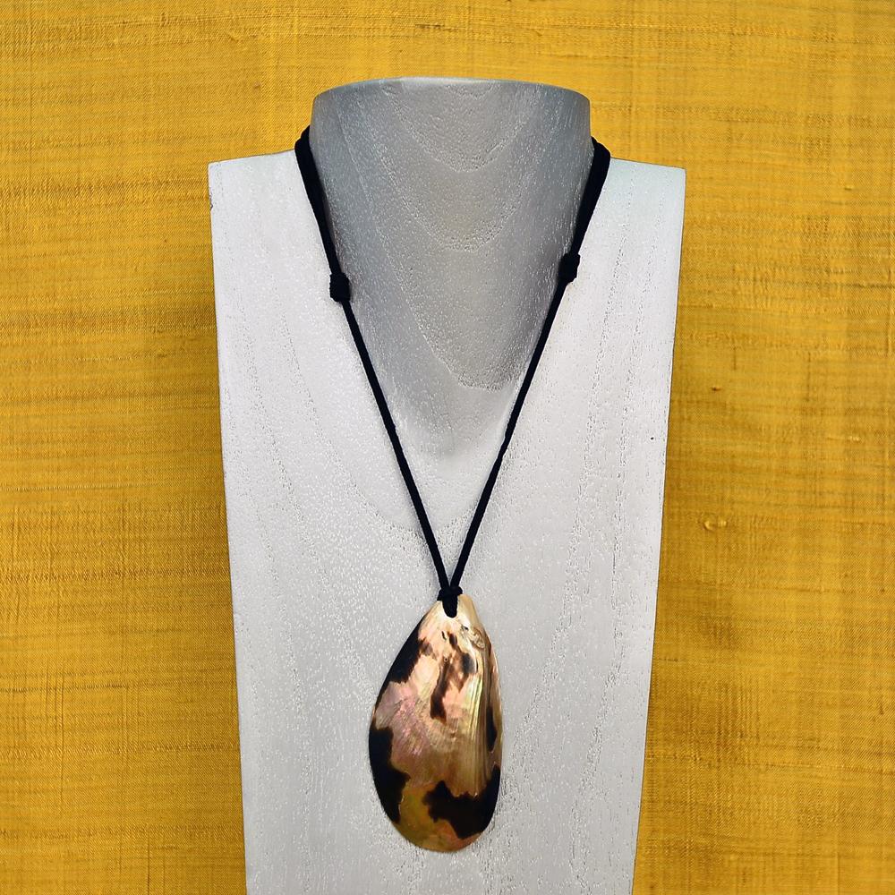 NATURAL SEA SHELL WITH LEATHER CORD NECKLACE IMPORTED NECKLACES ZENZOEY JEWELRY & ACCESSORIES 